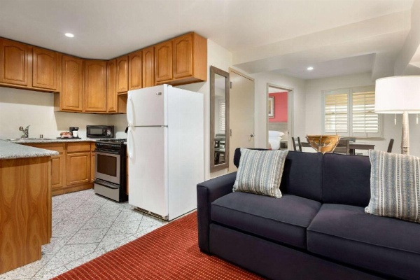 Ramada by Wyndham Oakland Downtown City Center image 26